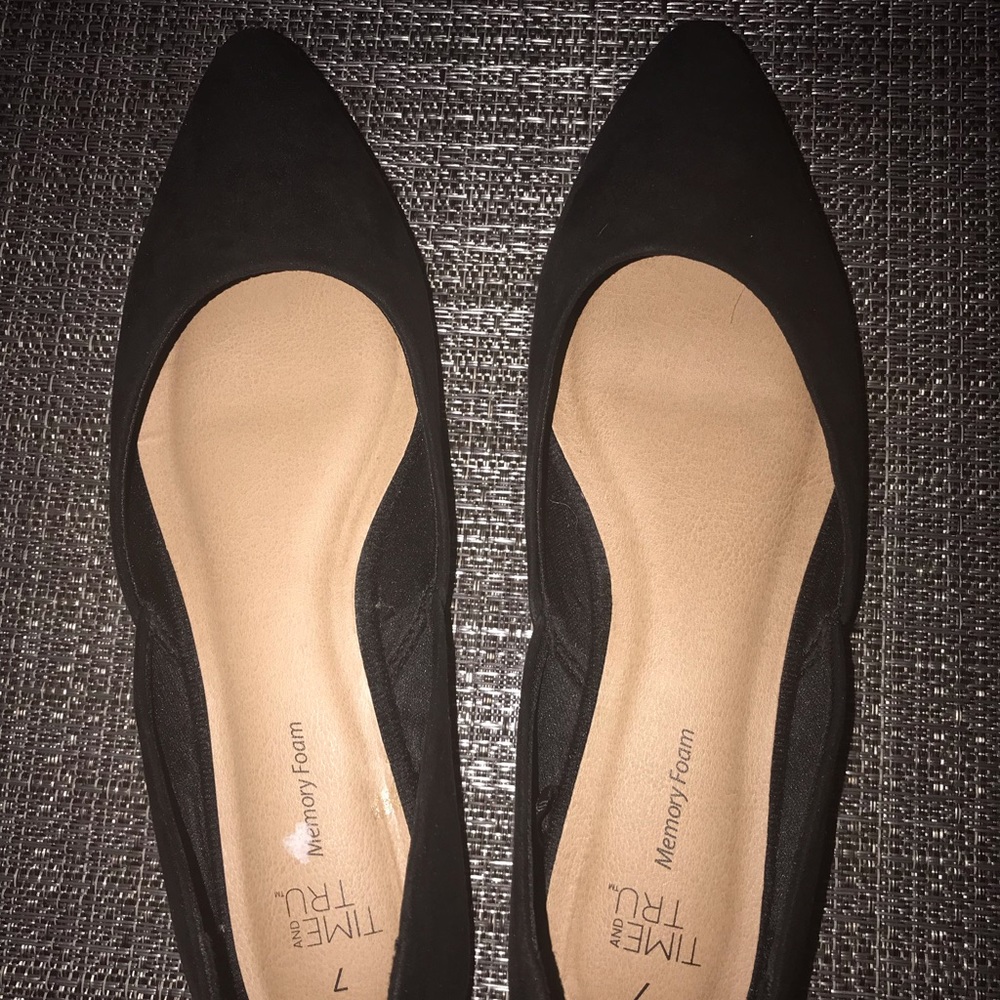 Like new/ slip on suede flats/memory foam insole